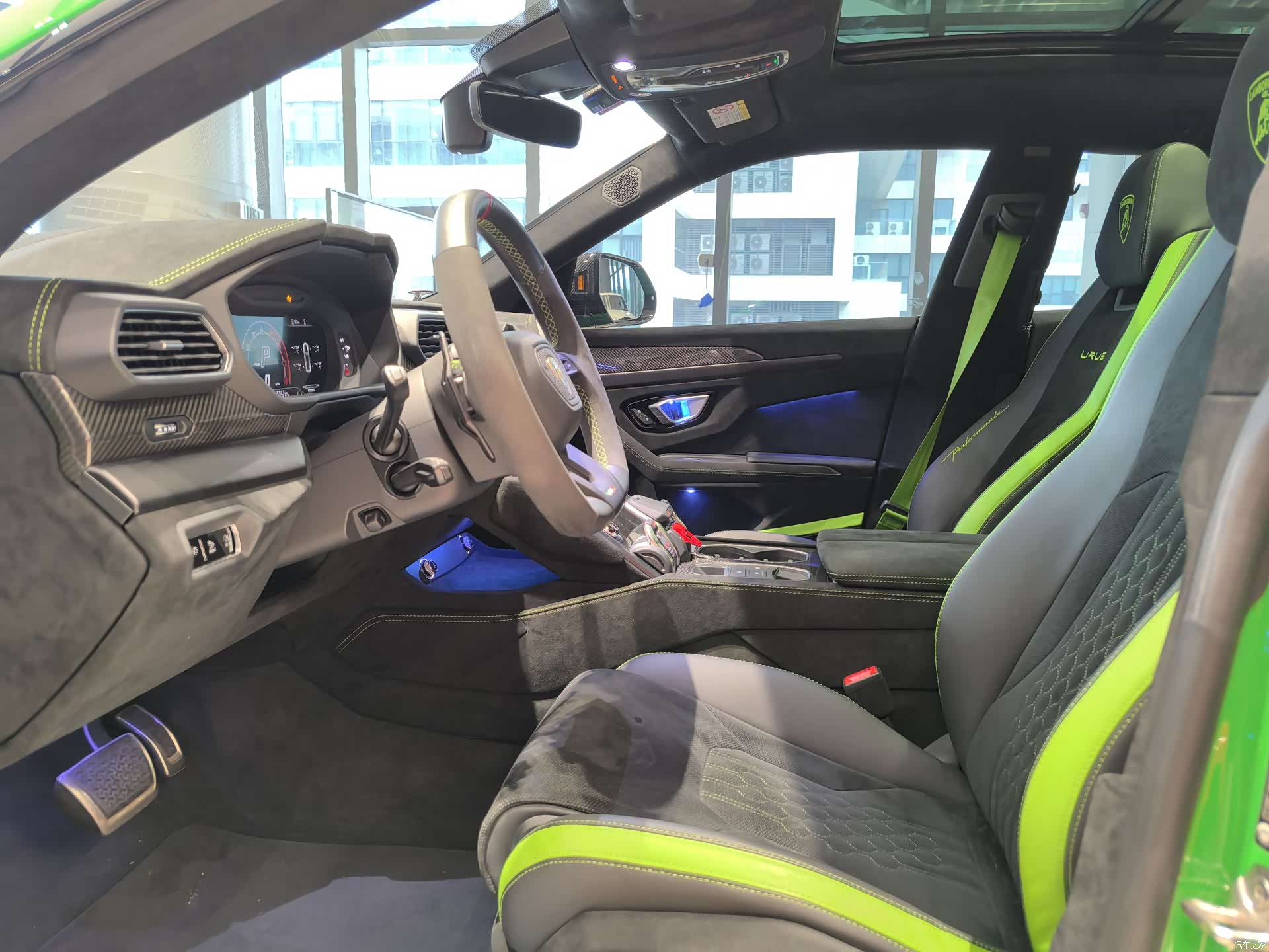 Lamborghini Urus, 2024 6