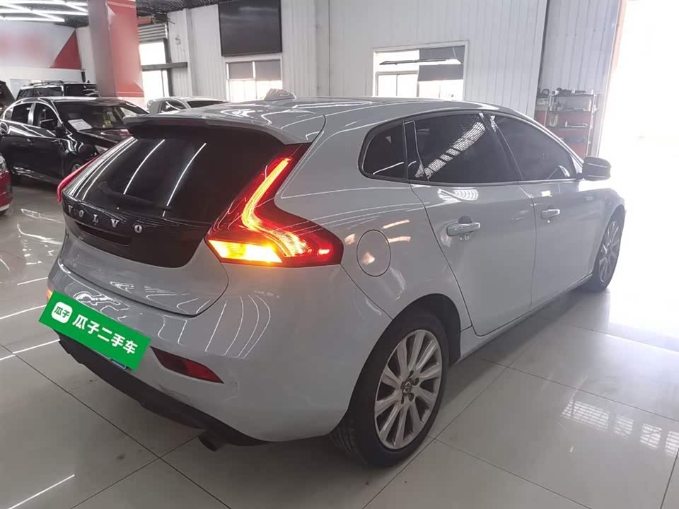 Volvo V40