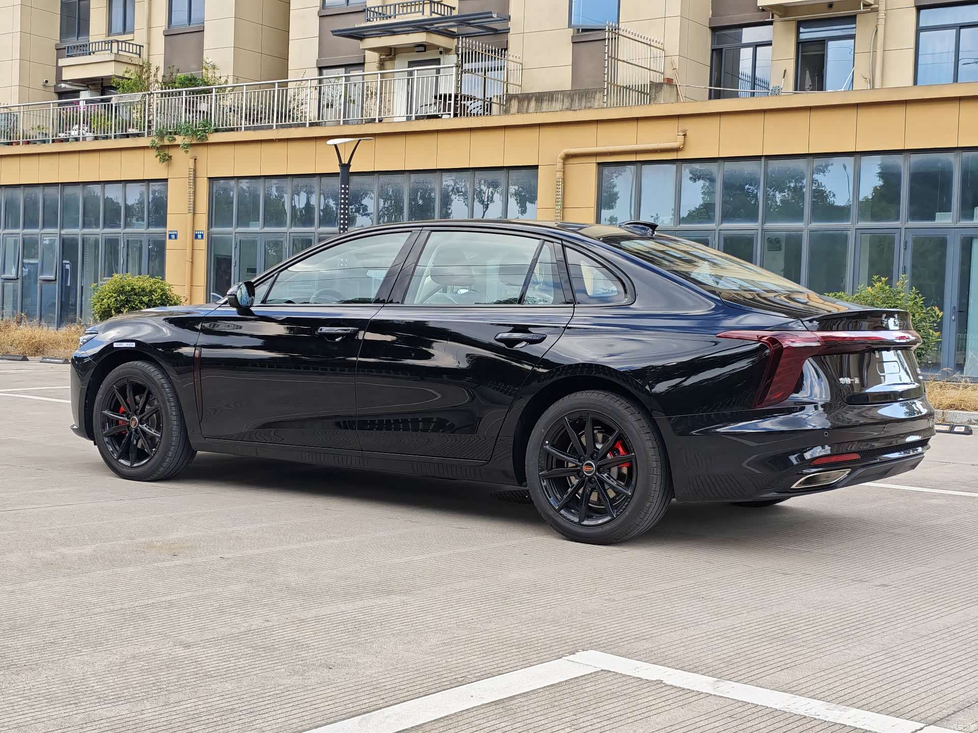 Hongqi H5, 2024 9