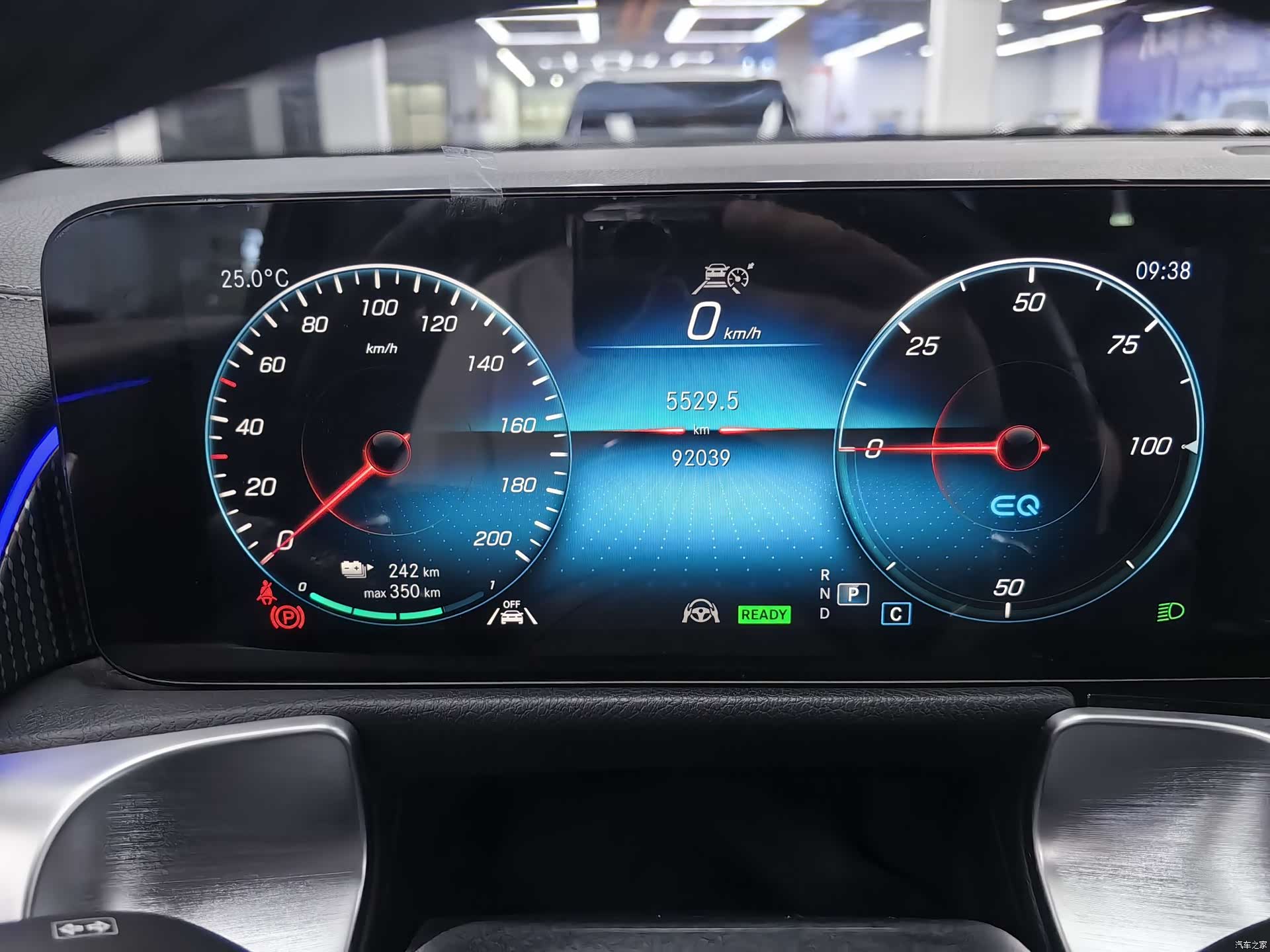 Mercedes-Benz EQB, 2022 16