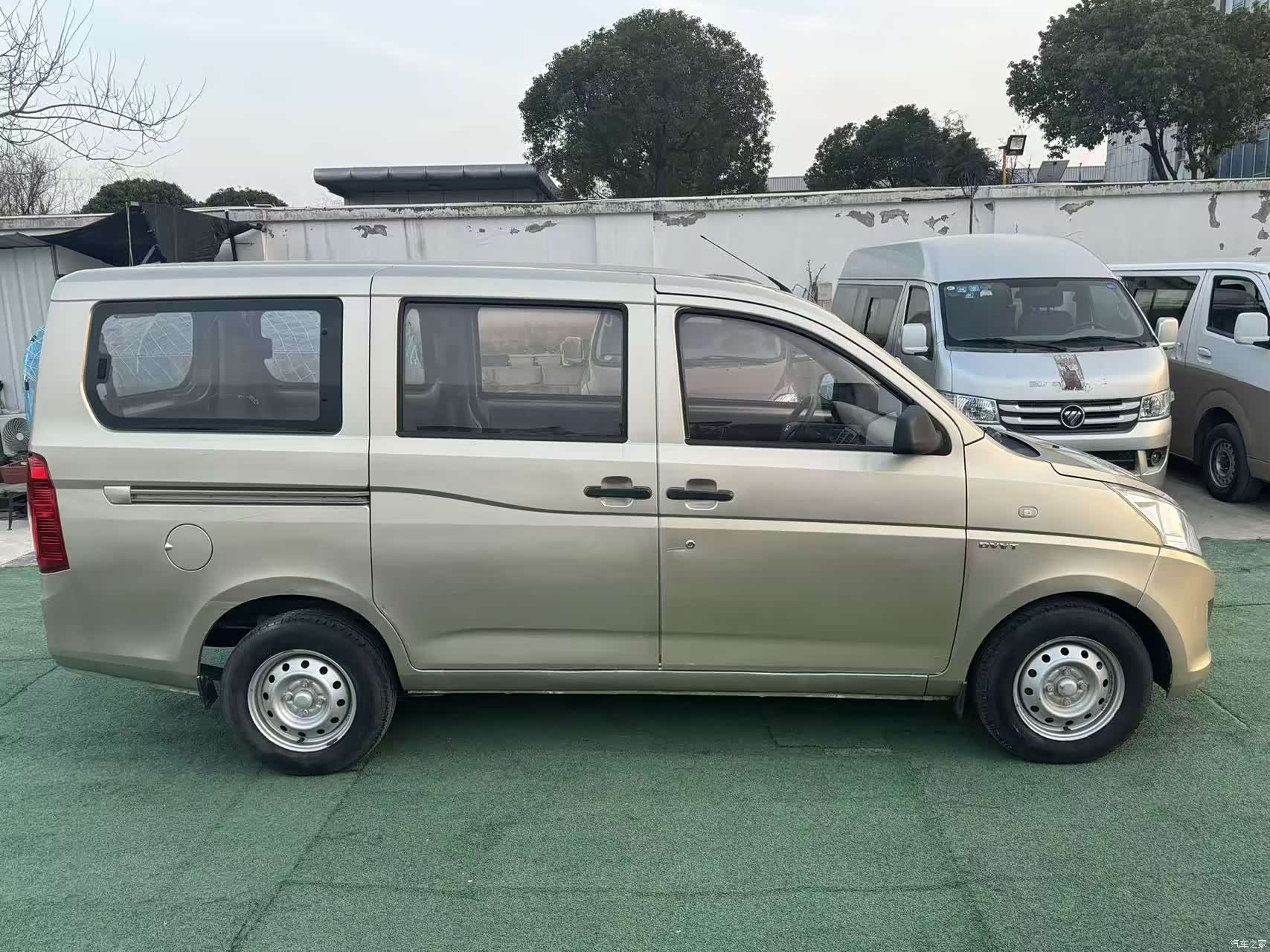 Wuling V, 2017 все фото