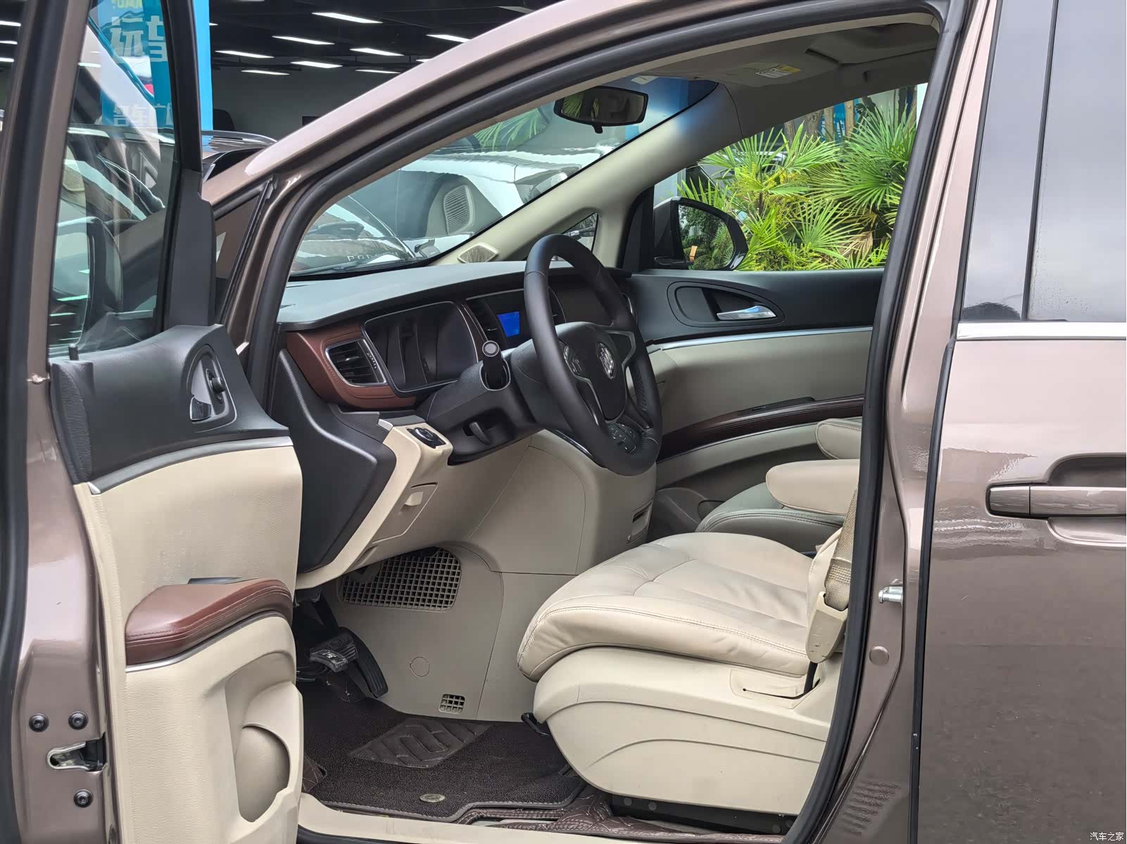 Buick GL8, 2016 11