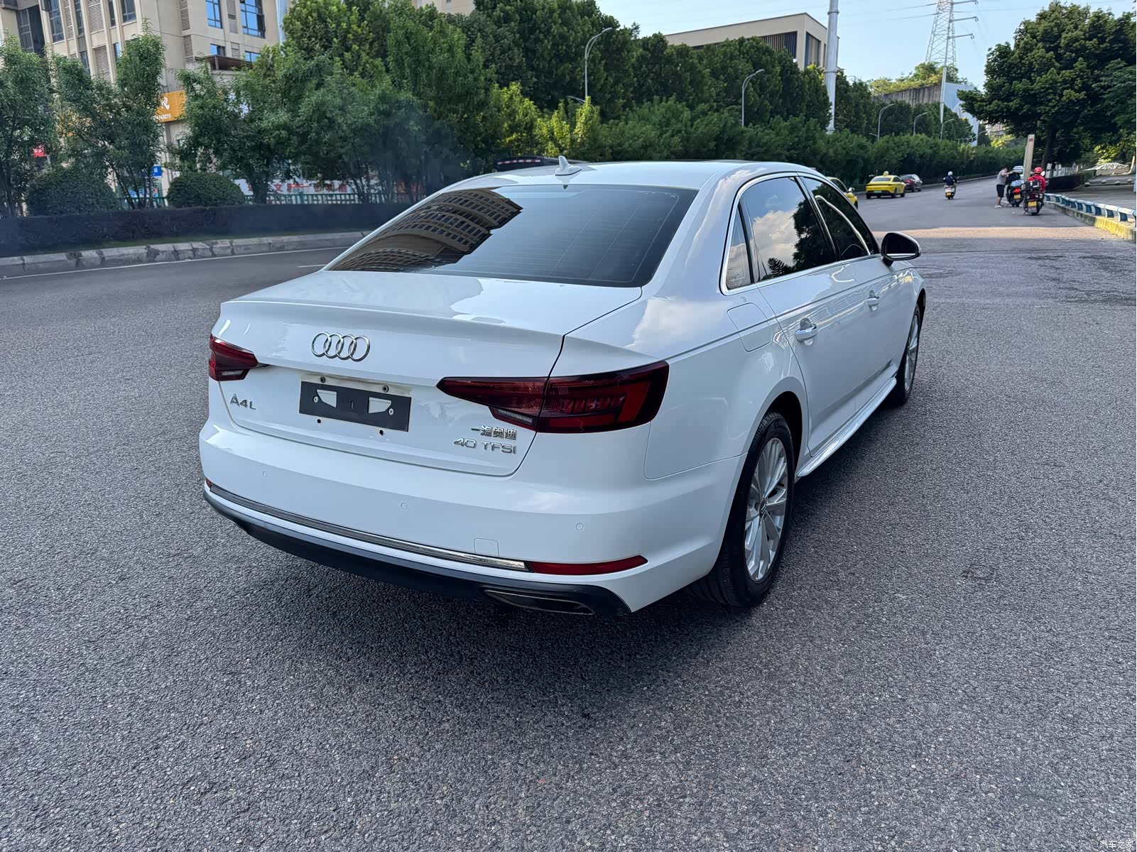Audi A4L, 2019 9