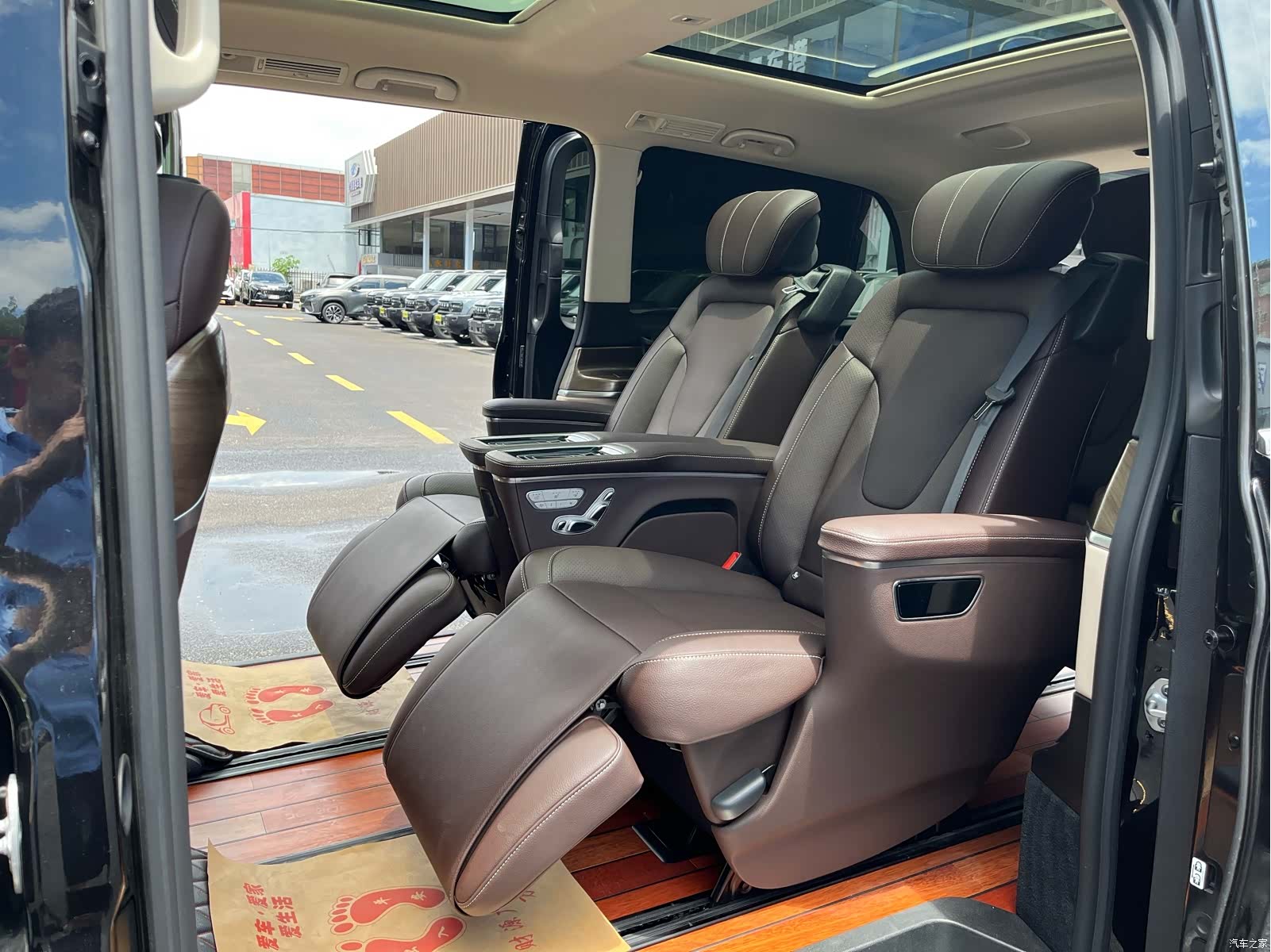 Mercedes-Benz V-Class, 2022 16