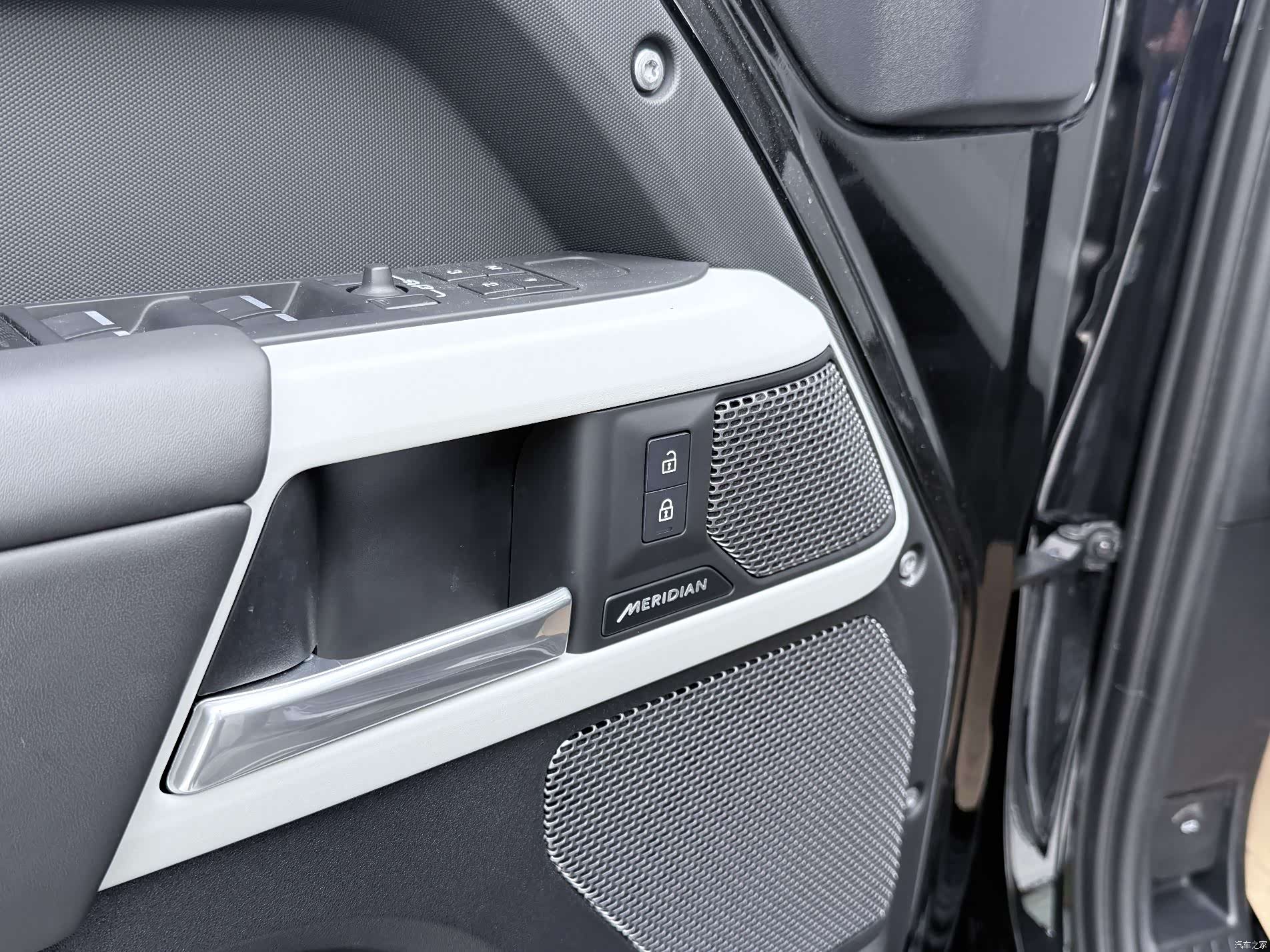 Land Rover Defender, 2024 11