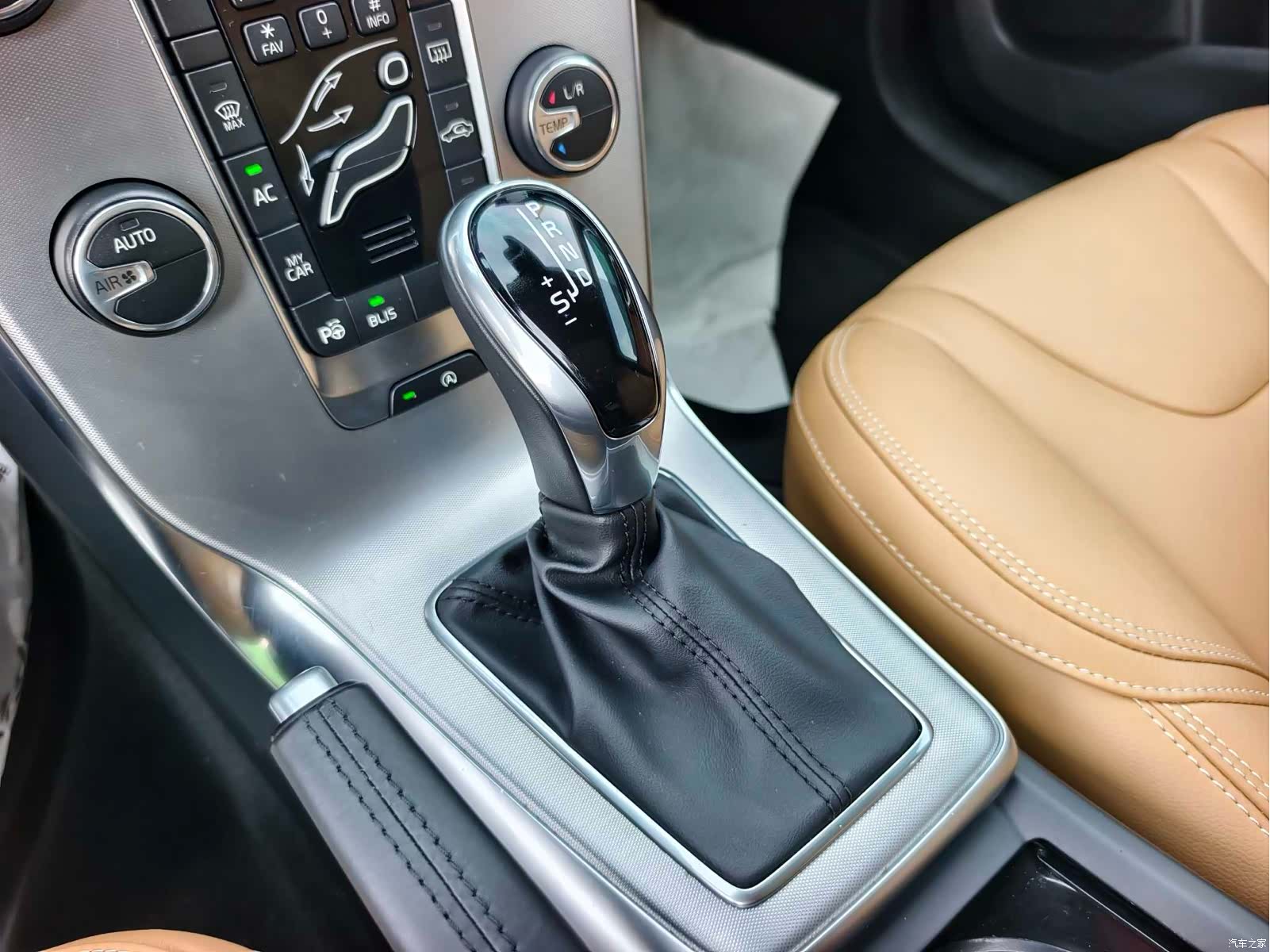 Volvo V40, 2018 8