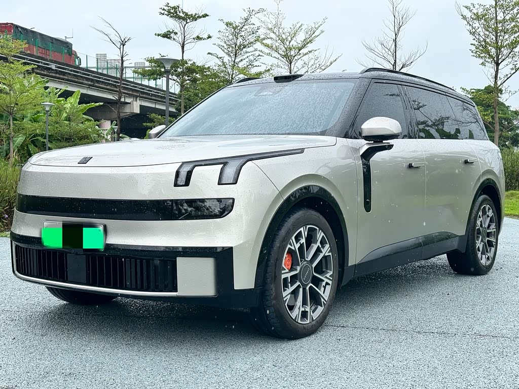 Lynk & Co 900
