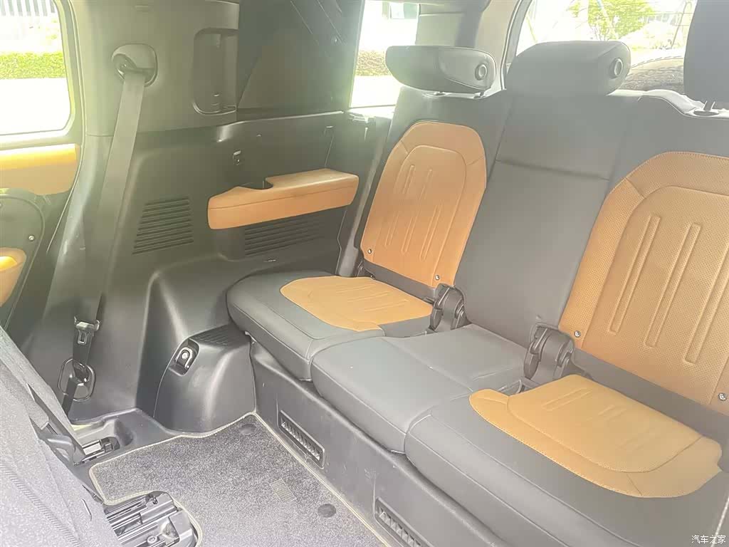 Land Rover Defender, 2023 16