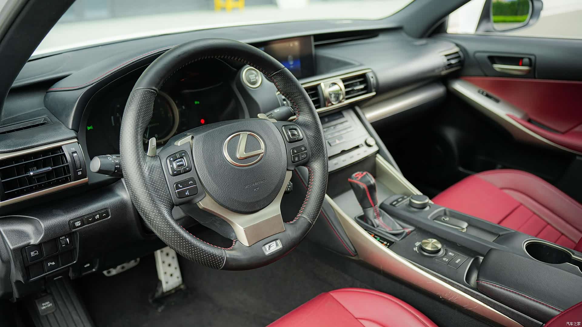 Lexus IS, 2018 11