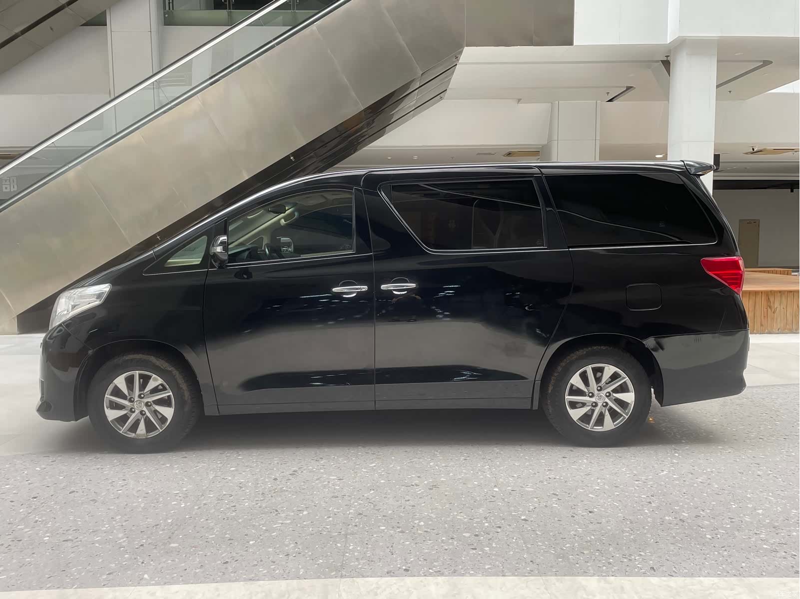 Toyota Alphard, 2012 4