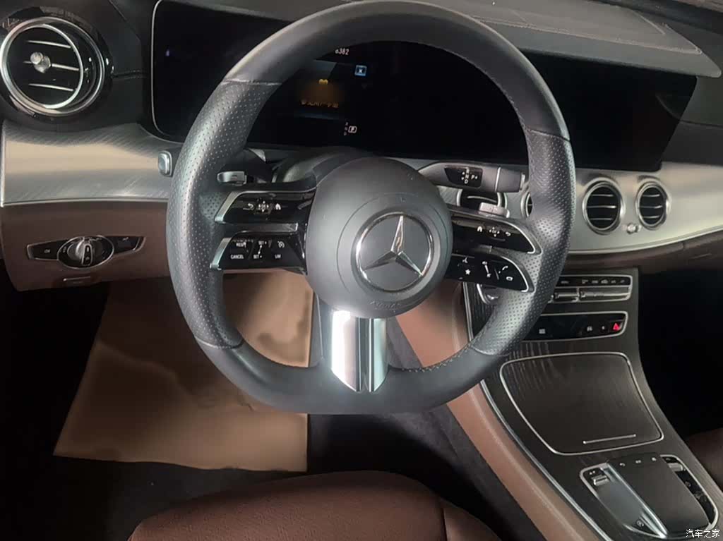 Mercedes-Benz E-Class, 2022 3