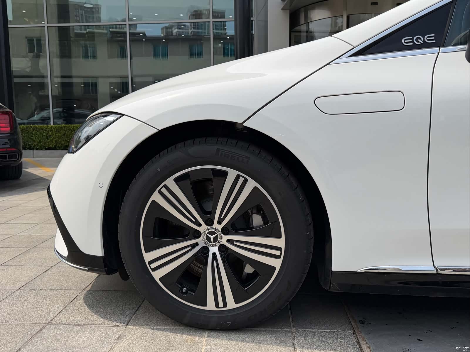 Mercedes-Benz EQE, 2025 12