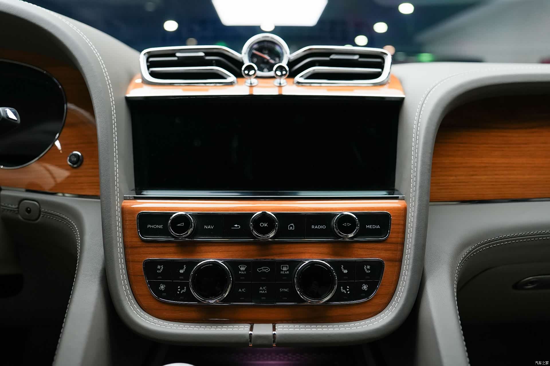 Bentley Bentayga, 2021 29