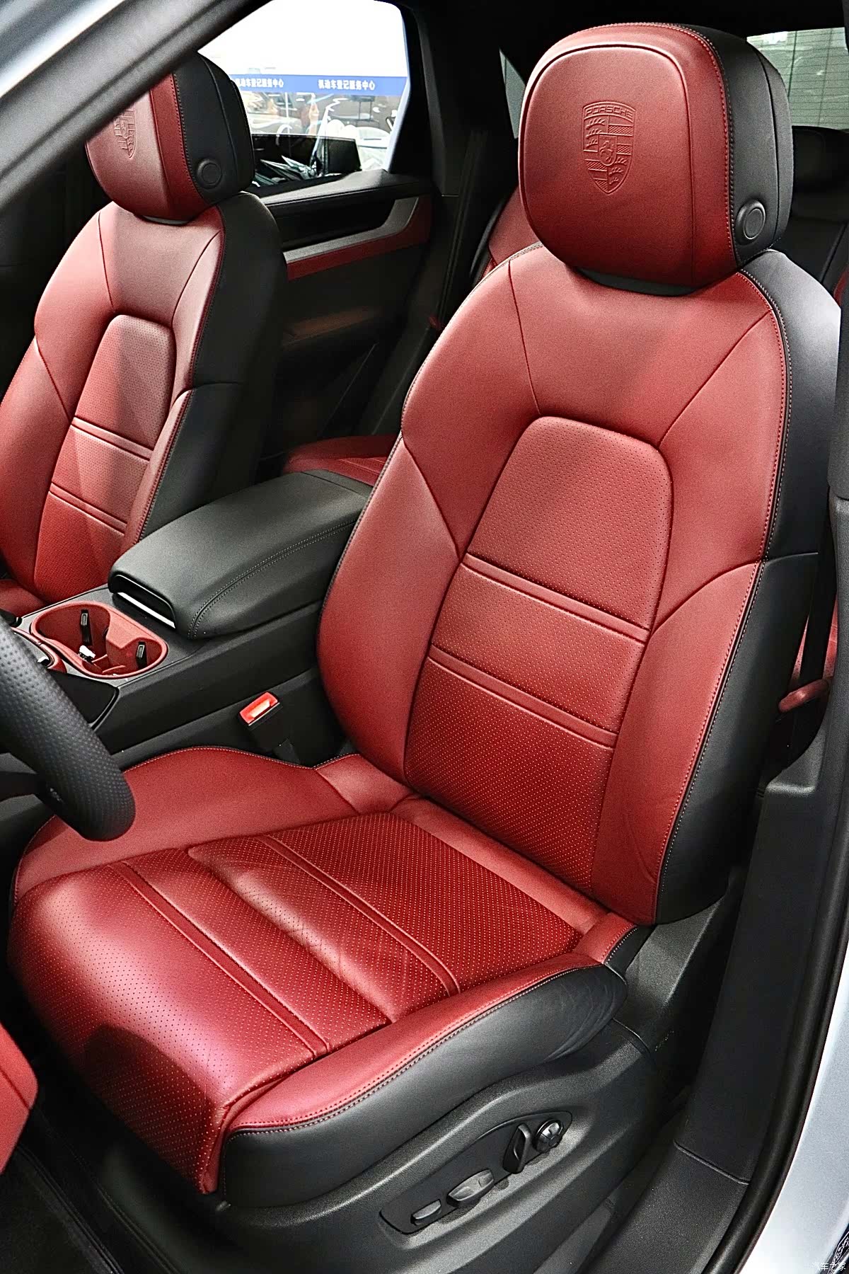 Porsche Cayenne, 2025 12