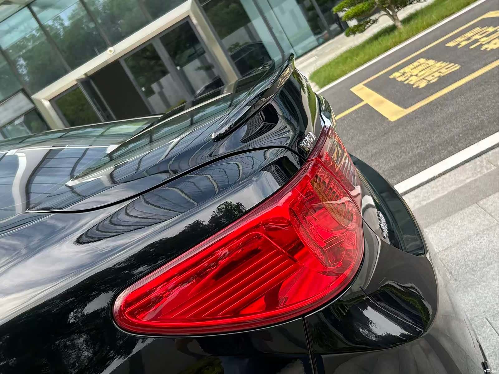 Toyota 2.5V, 2013 15