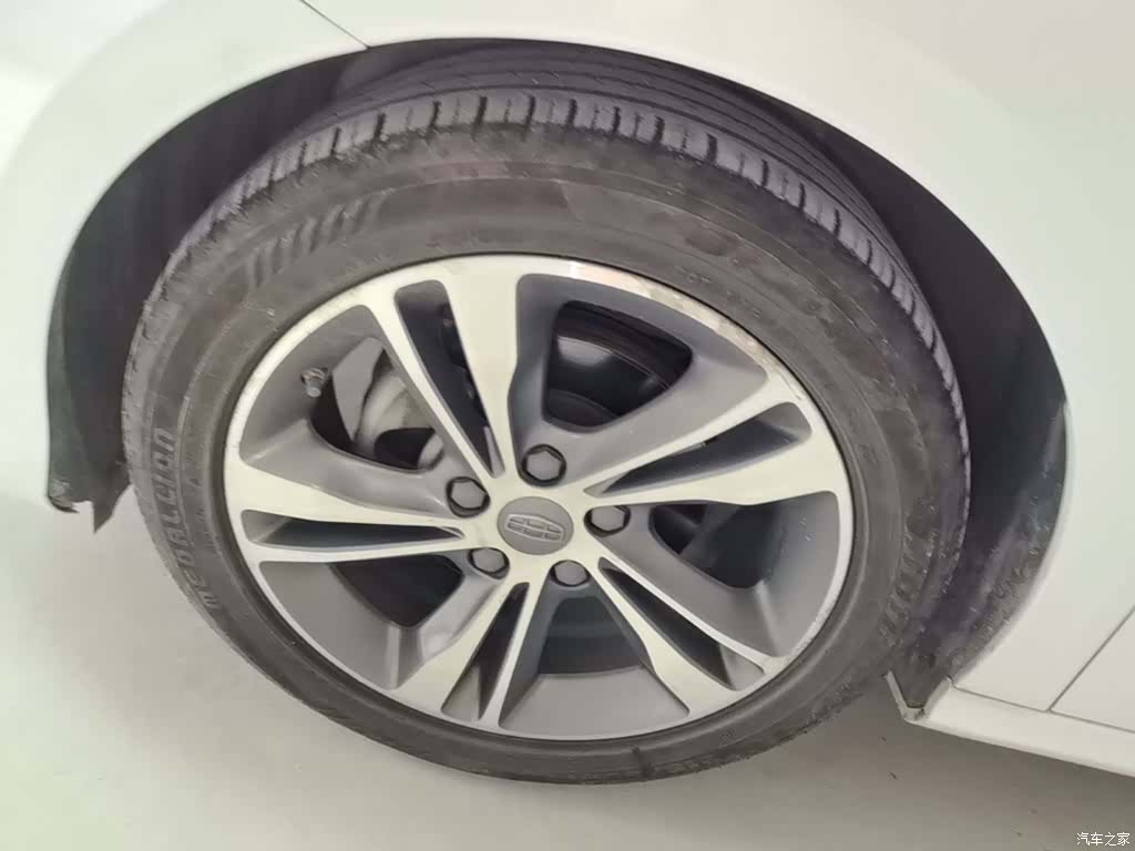 Geely Binray, 2019 23