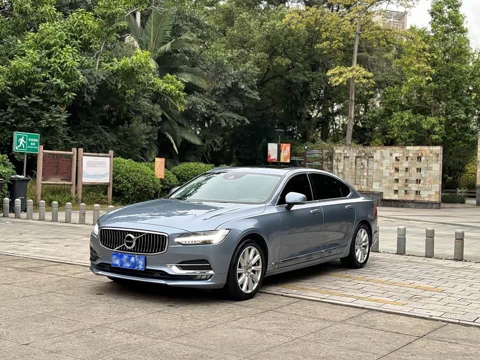 Volvo S90