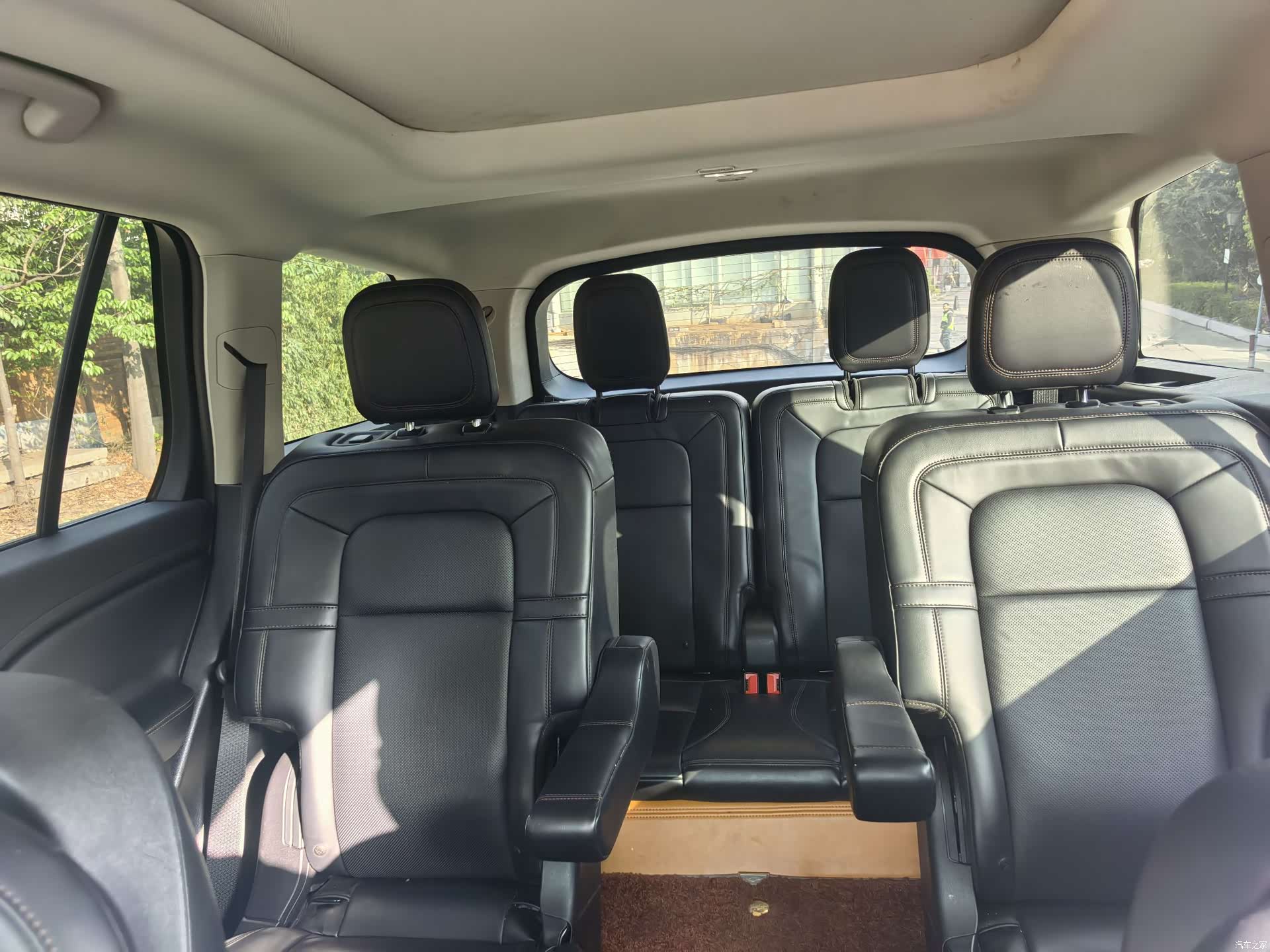 Lincoln Aviator, 2021 10