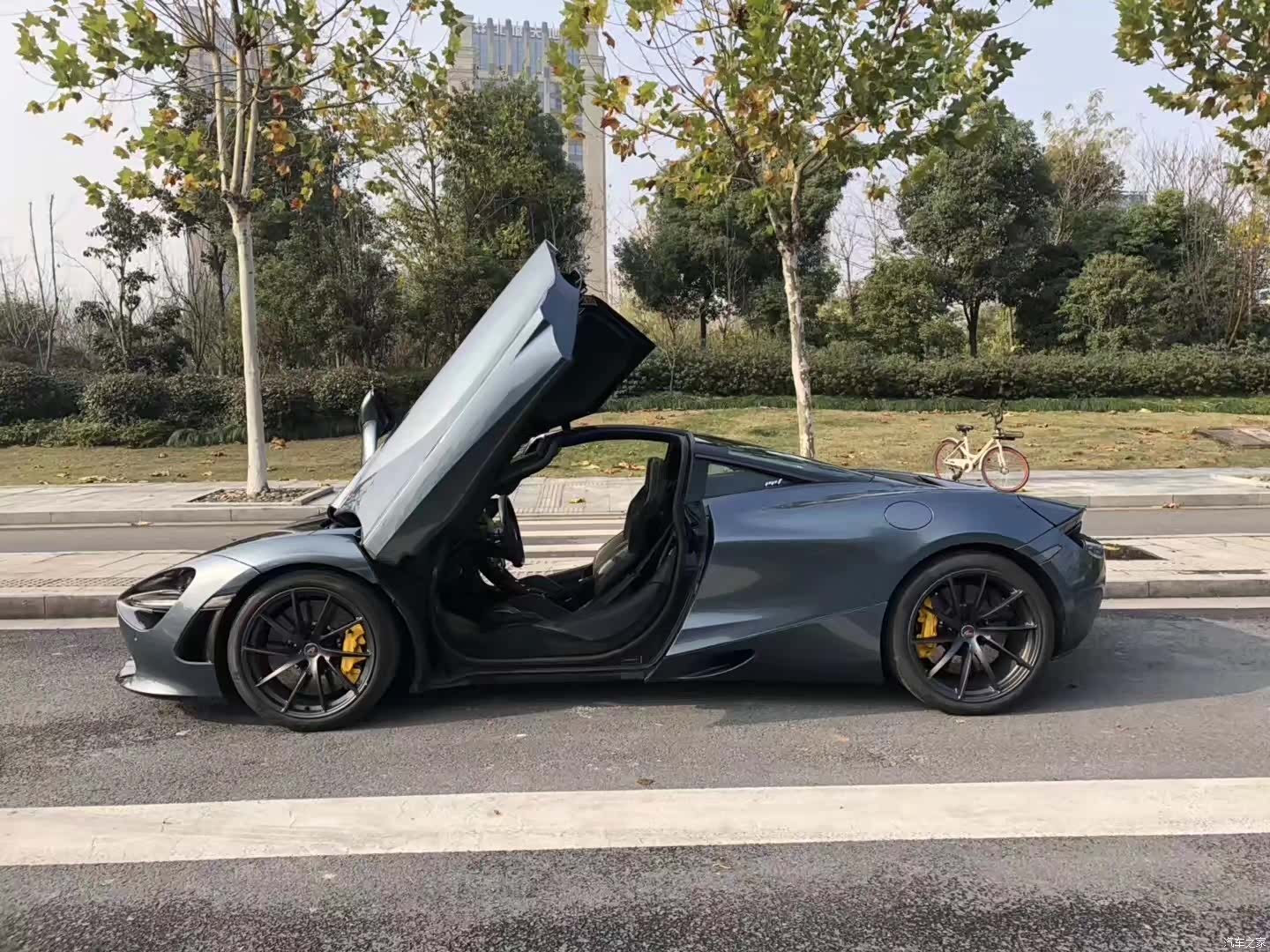 McLaren 720S, 2020 3