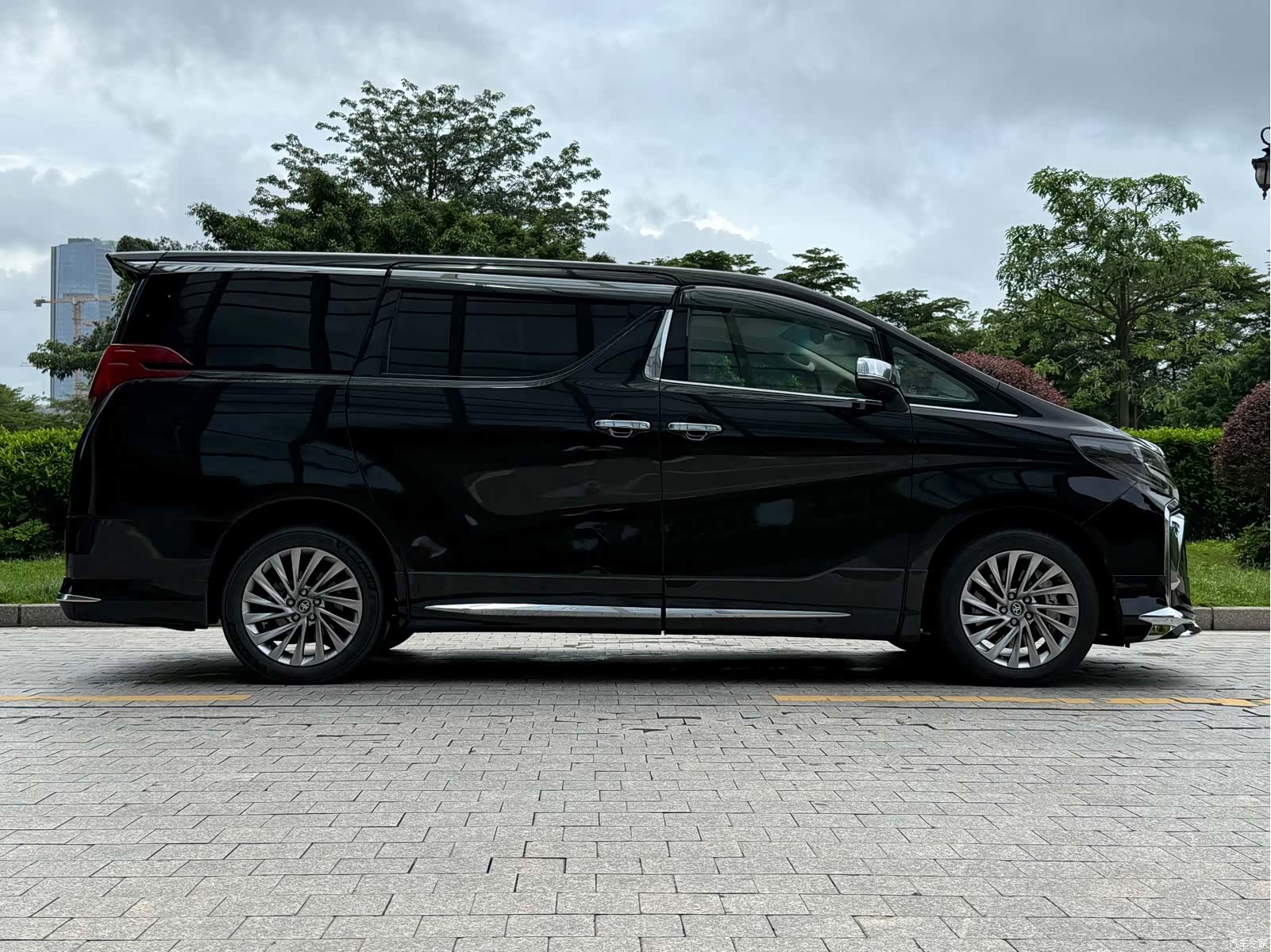 Toyota Alphard, 2018 все фото