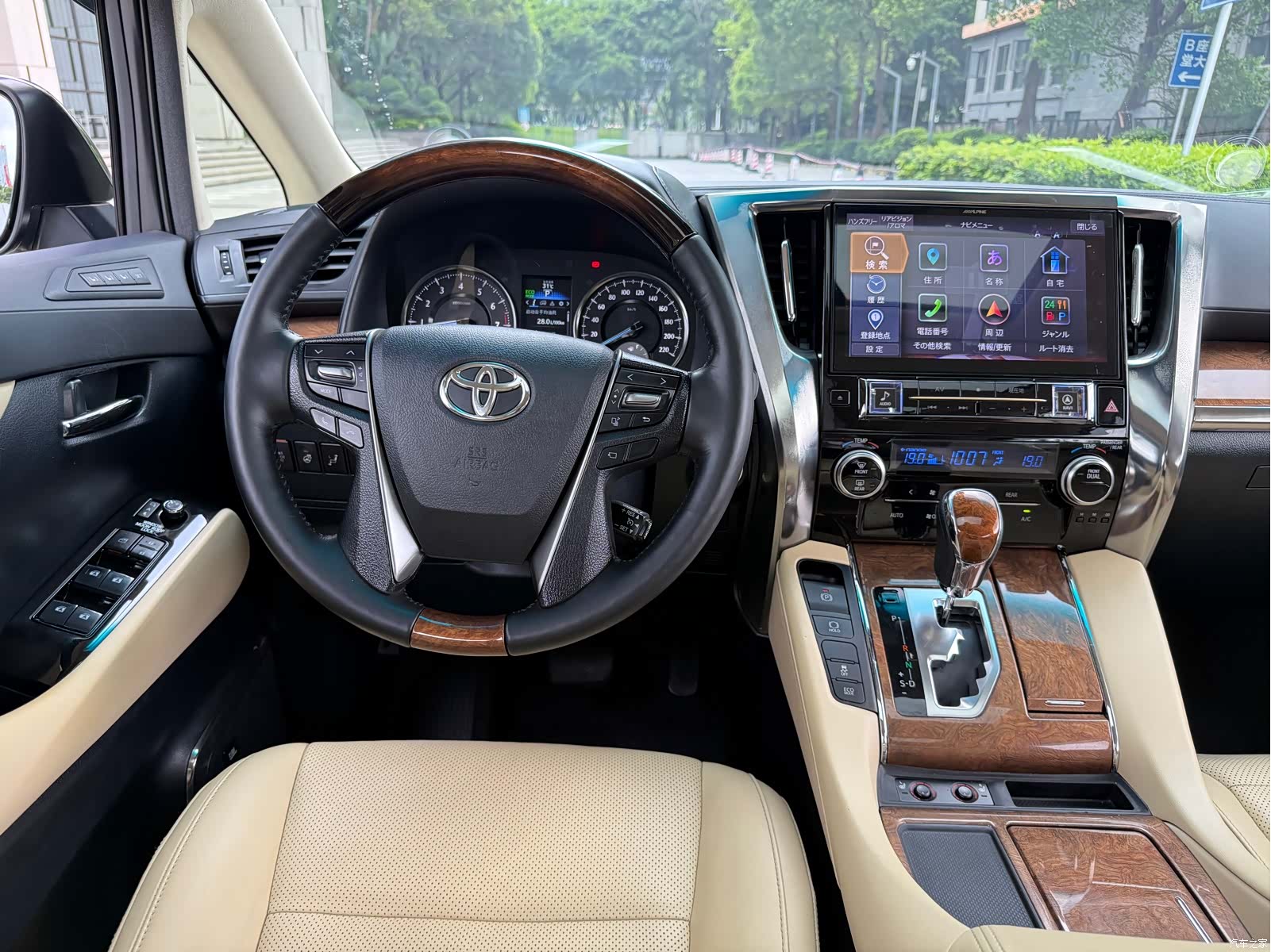 Toyota Alphard, 2018 8