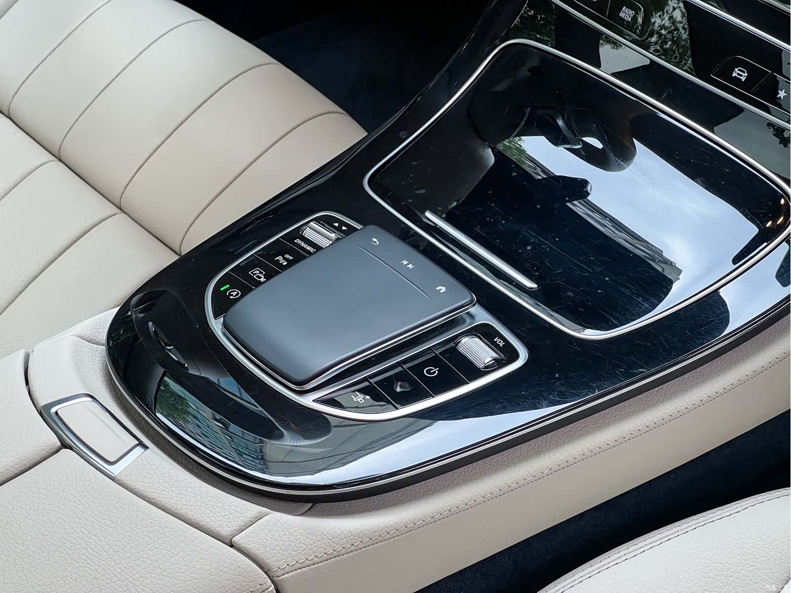 Mercedes-Benz E-Class, 2023 16