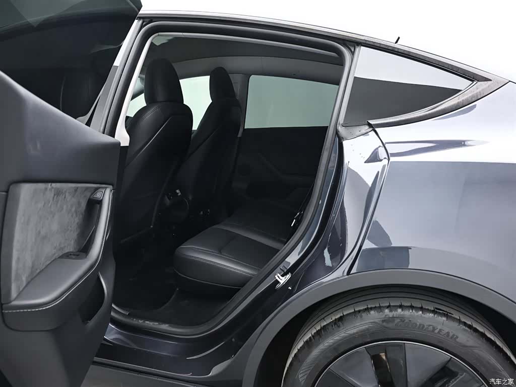 Tesla Model Y, 2024 14