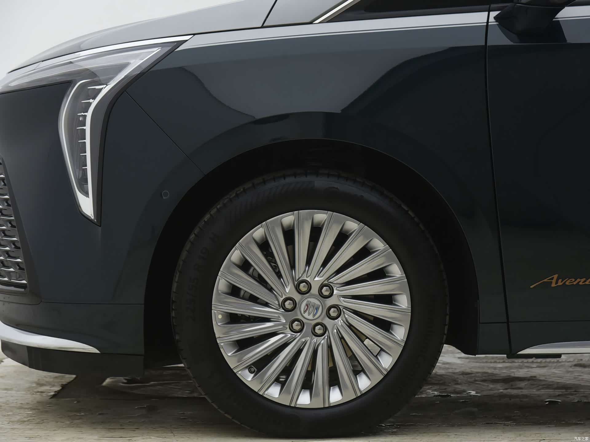 Buick Century, 2023 4