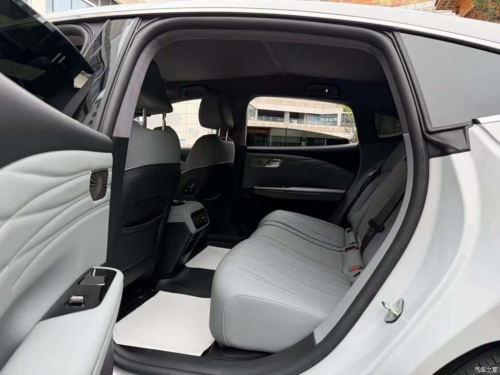 Geely E8, 2025 17