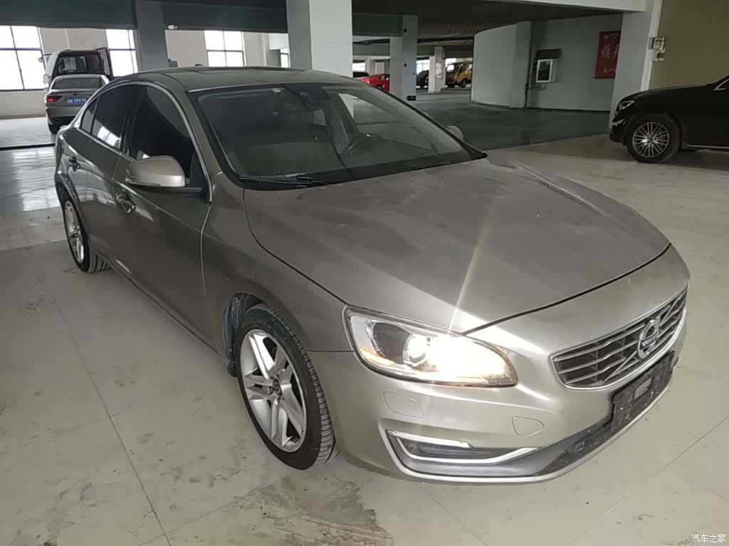 Volvo S60, 2015 4