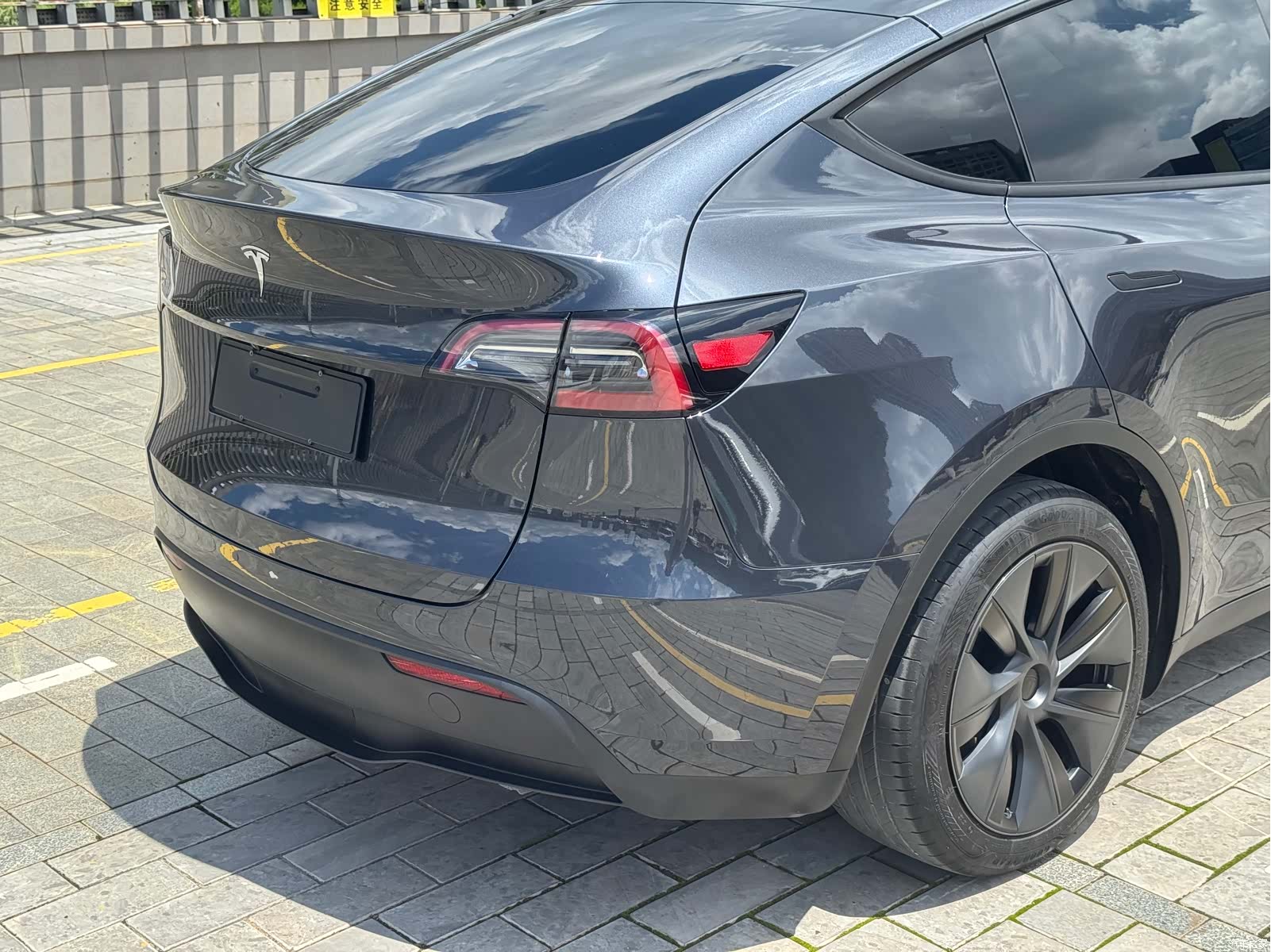 Tesla Model Y, 2024 23