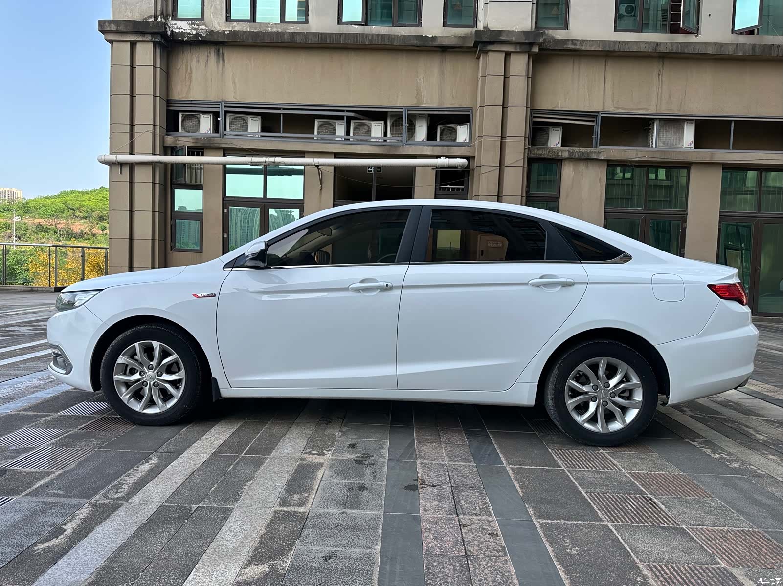 Geely Emgrand, 2017 3