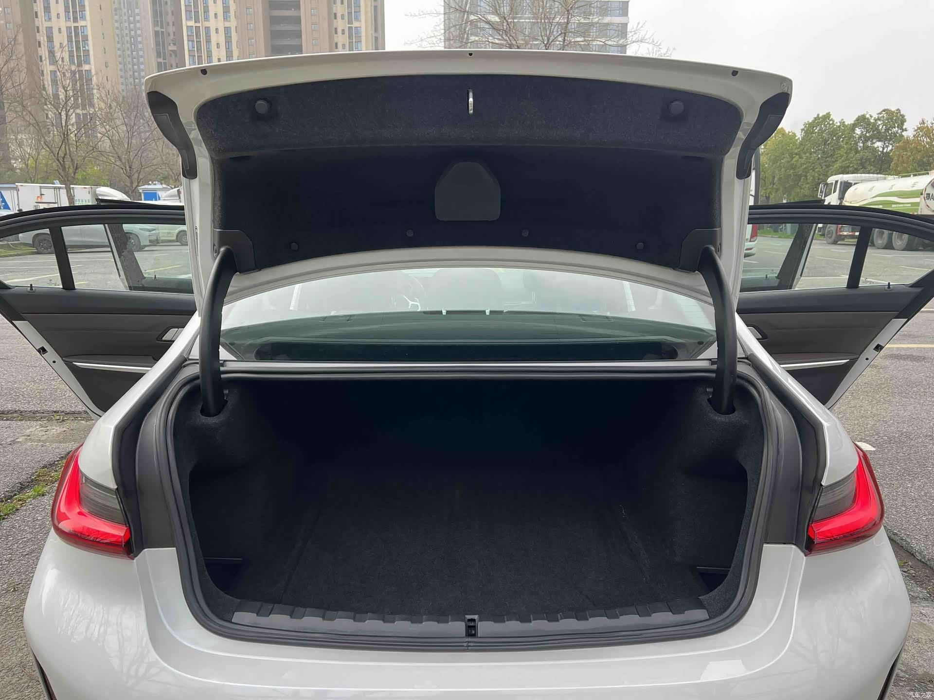 BMW 3 Series, 2024 18