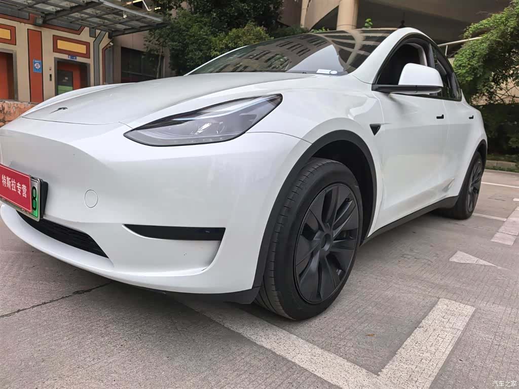 Tesla Model Y, 2025 4