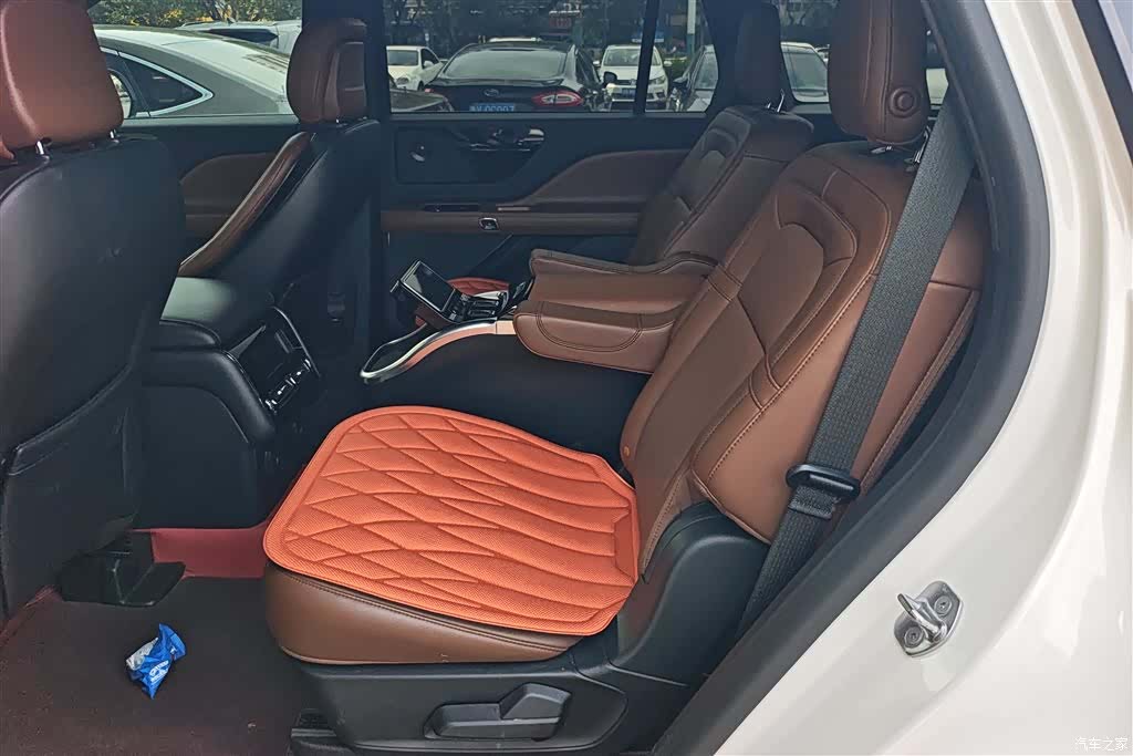 Lincoln Aviator, 2021 11