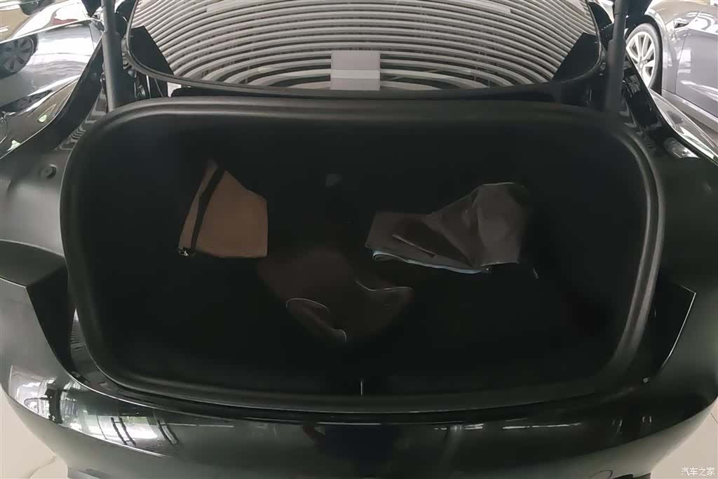 Tesla Model 3, 2024 4