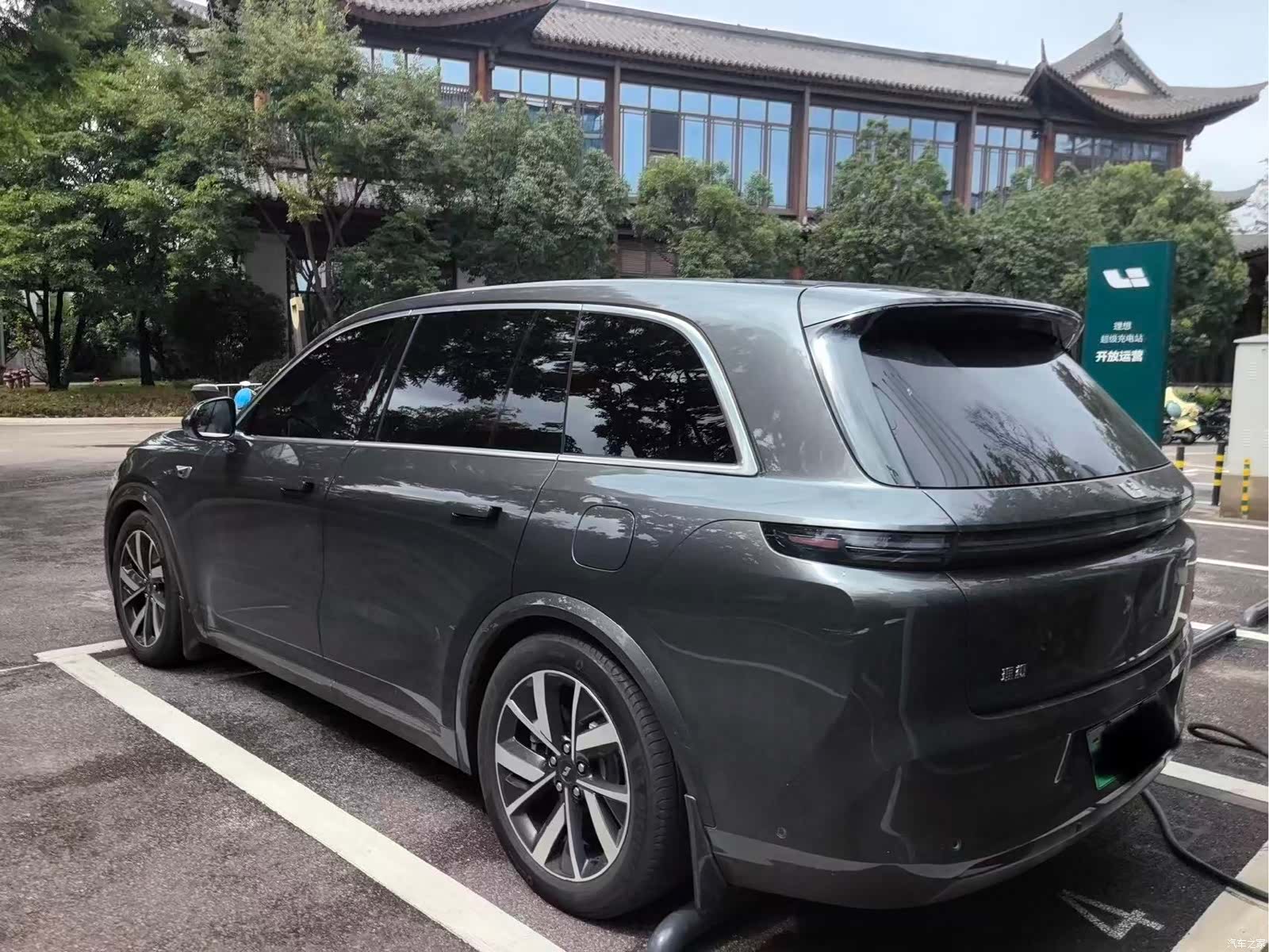 Li Auto L8, 2023 3