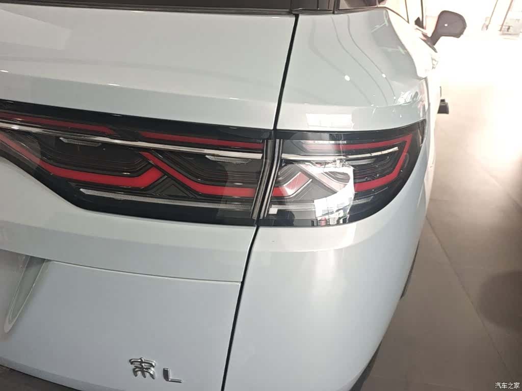 BYD Song, 2025 8