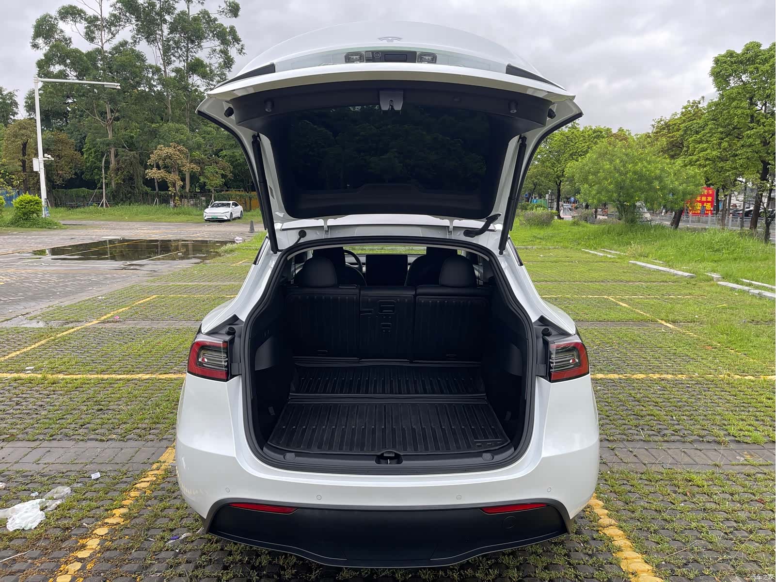 Tesla Model Y, 2023 22