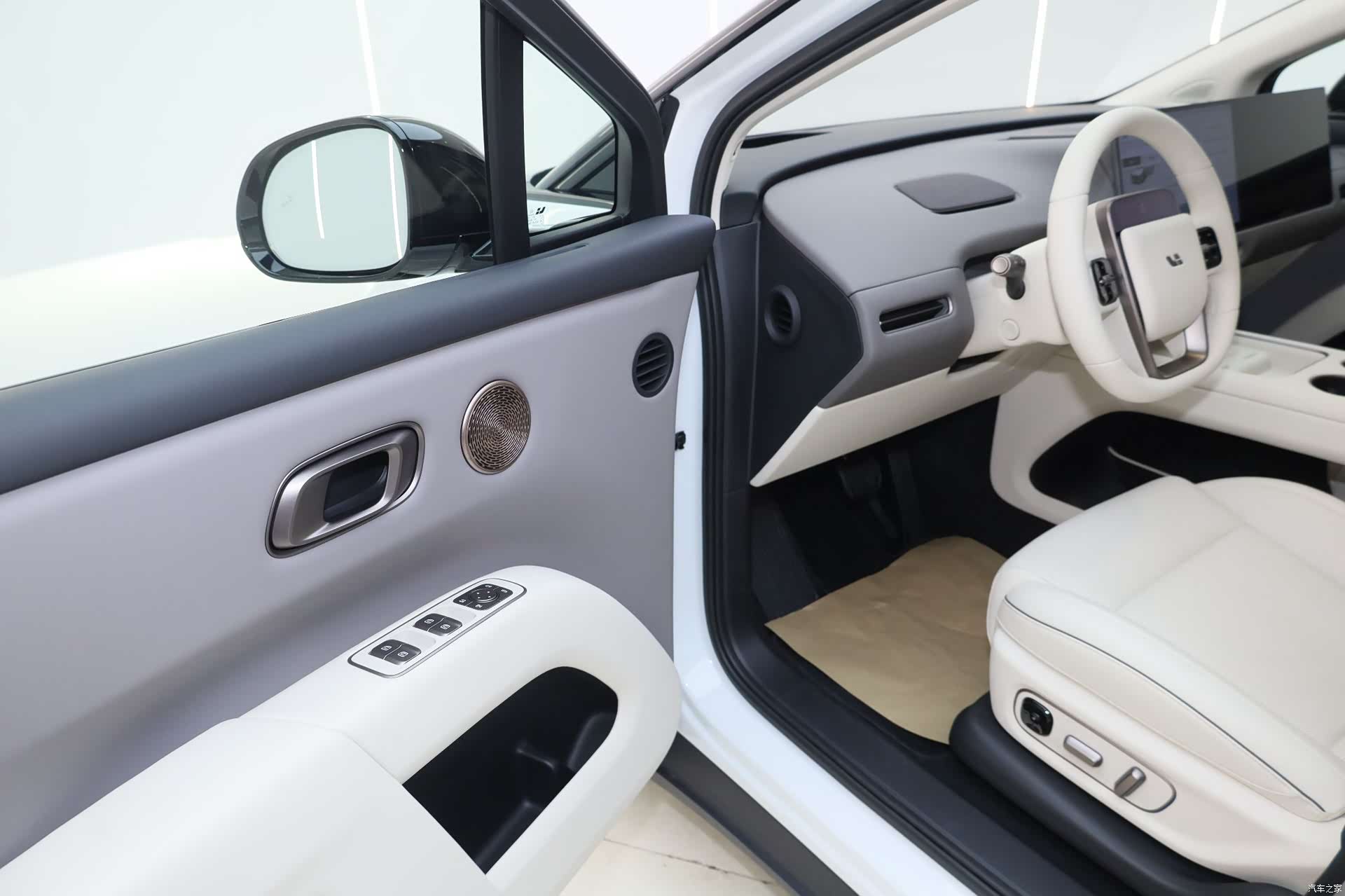 Li Auto i8, 2025 11
