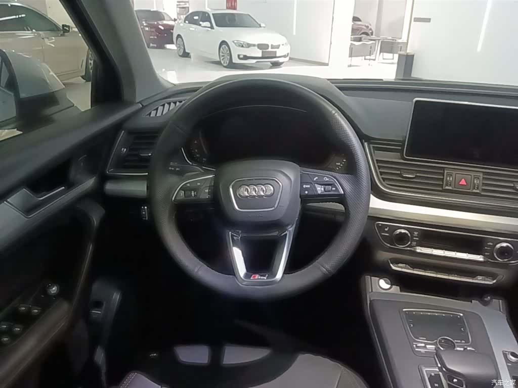 Audi Q5L, 2019 11
