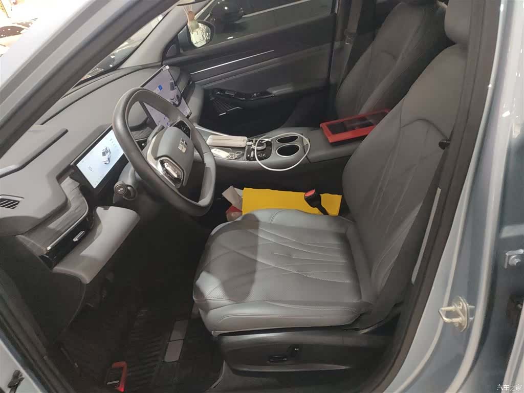 Geely Galaxy L6, 2025 11