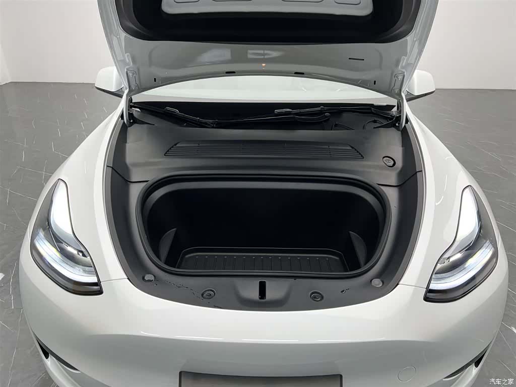 Tesla Model Y, 2025 10