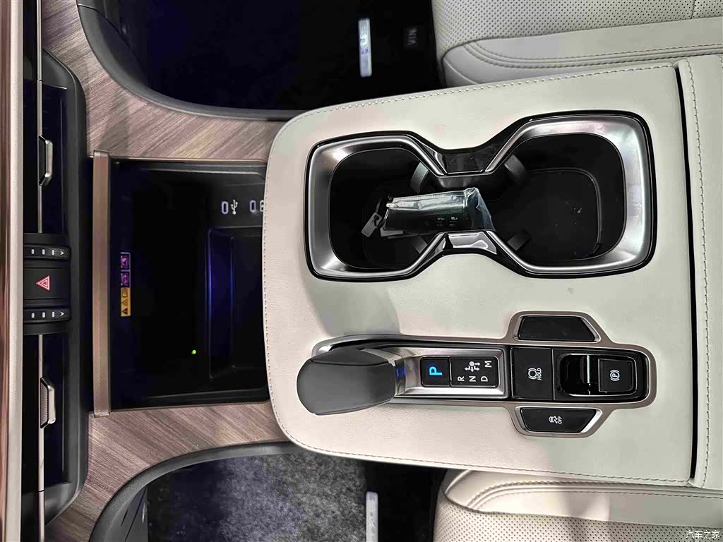 Lexus LM, 2026 15