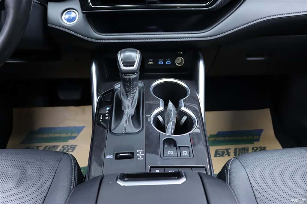 Toyota Crown, 2022 19