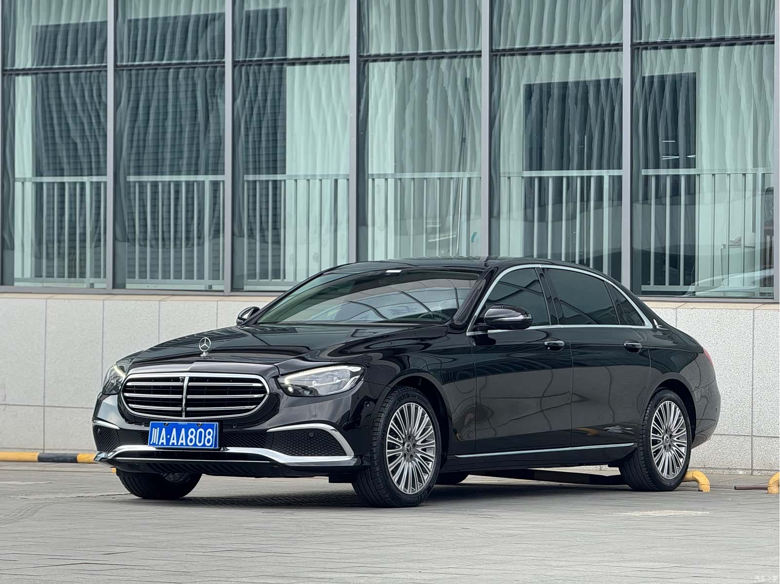 Mercedes-Benz E-Class, 2022 3