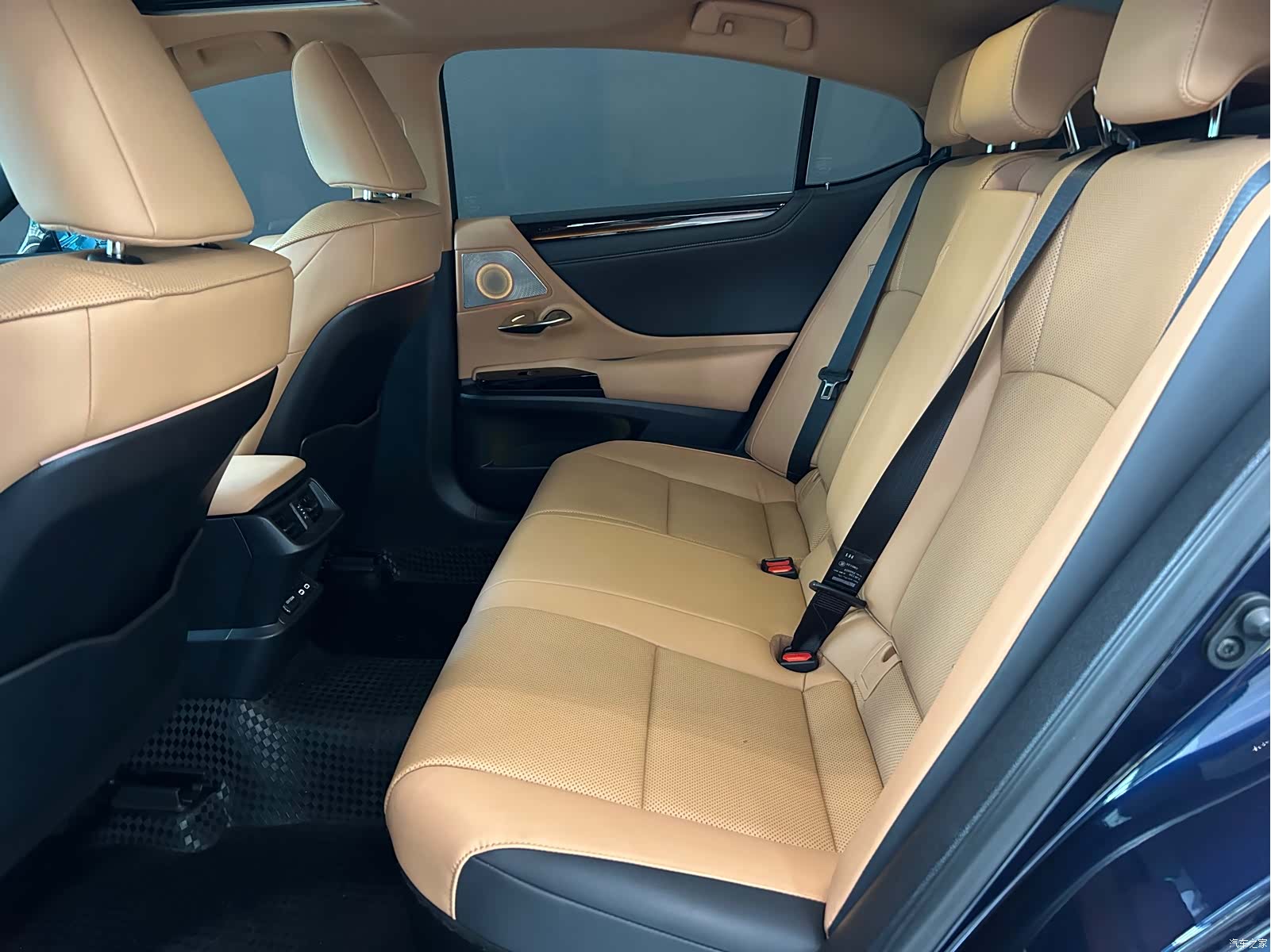 Lexus ES, 2024 9