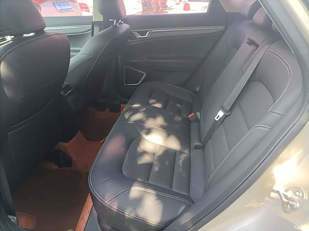 Geely Emgrand, 2018 17