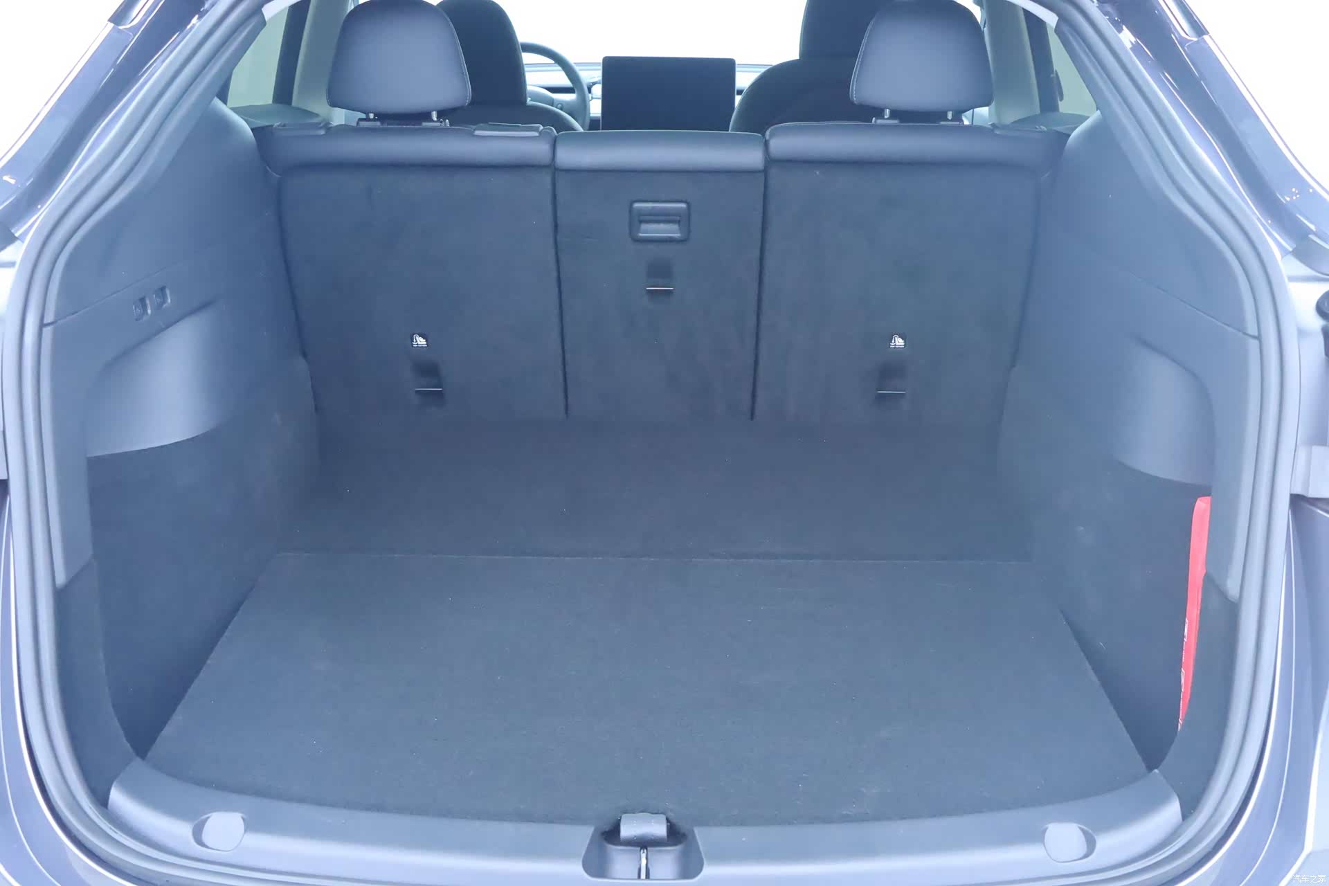 Tesla Model Y, 2023 19