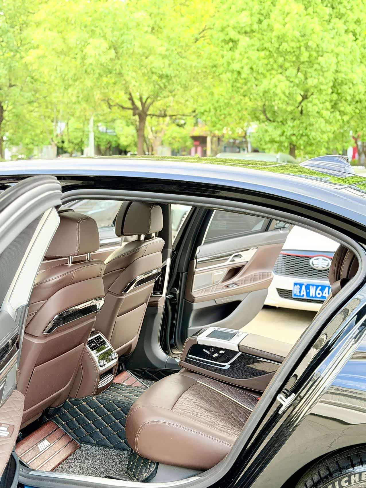 BMW 7 Series, 2020 все фото